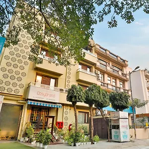 4* Hotel Cosy Grand, Chanakyapuri By The Cosy