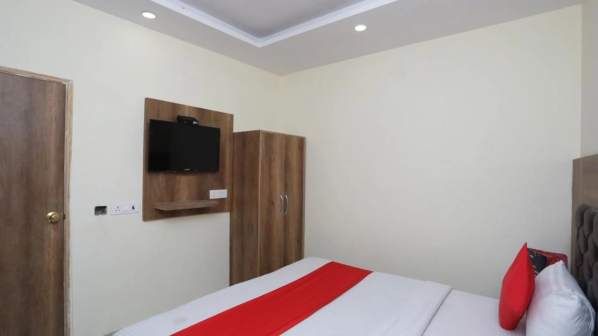 Hotel Ivy New Delhi 3*,